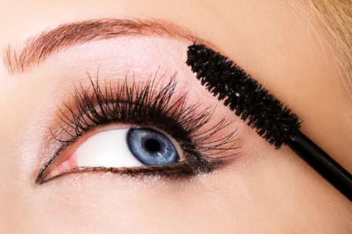 Giúp bạn chải mascara mà không bị lem ra mắt