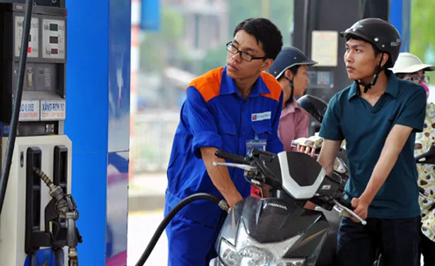 Ngày mai, giá xăng giảm bao nhiêu?