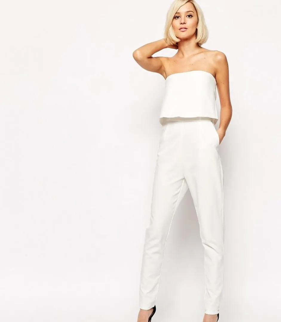 Ăn gian tuổi với jumpsuit cúp ngực