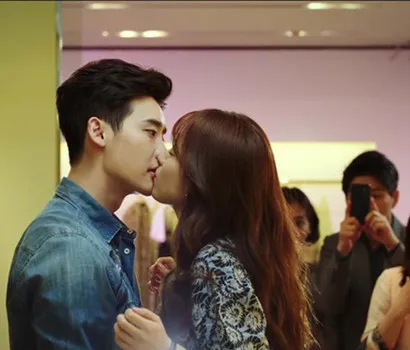 W – Two Worlds: 
