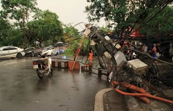 Ảnh hưởng bão số 1: Nhiều tỉnh thành mất điện hoàn toàn