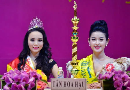 Sau scandal hút thuốc Kỳ Duyên đã bị Huyền My 