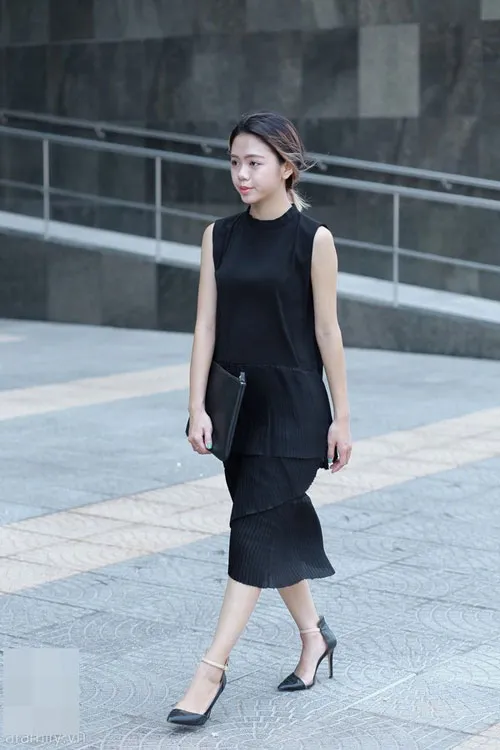 Quý cô 2 miền khoe street style giải nhiệt với váy áo hai dây