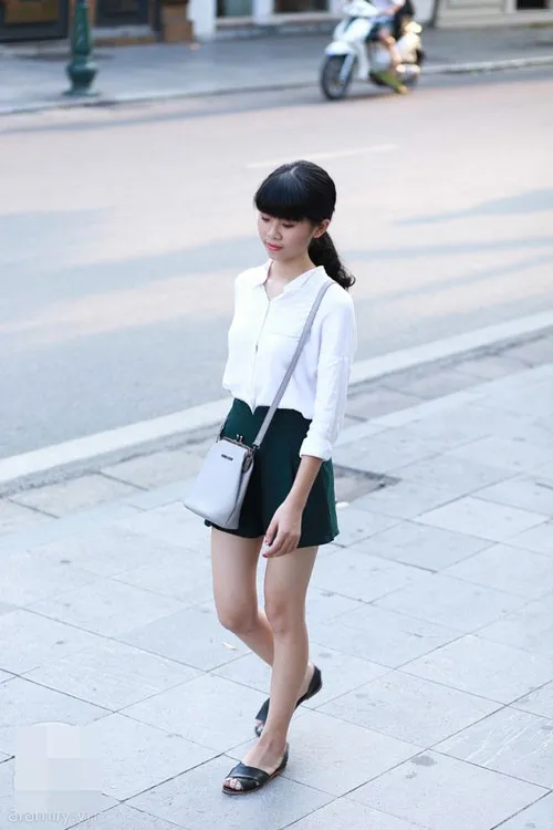 Quý cô 2 miền khoe street style giải nhiệt với váy áo hai dây