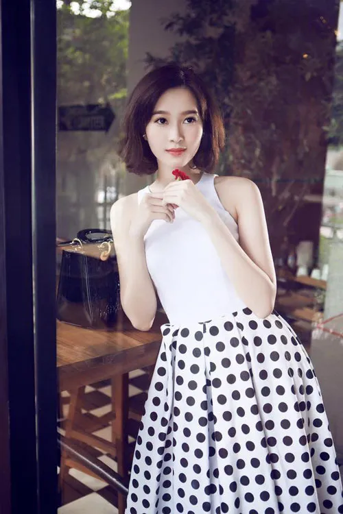 Sao Việt mặc đẹp cùng style cổ điển