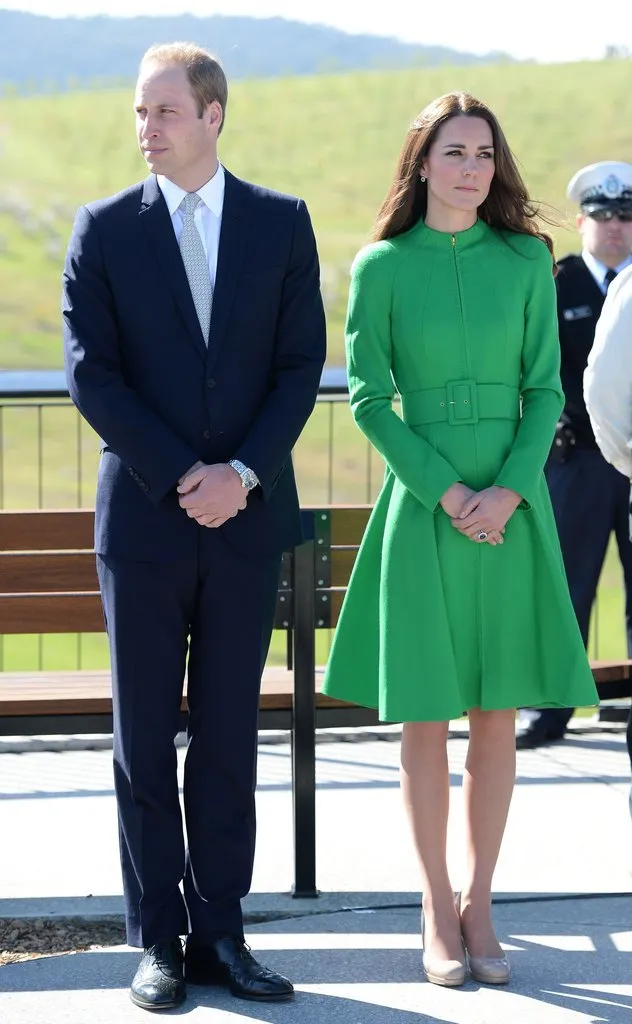 Chọn đồ thanh lịch đến công sở đẹp như công nương Kate Middleton