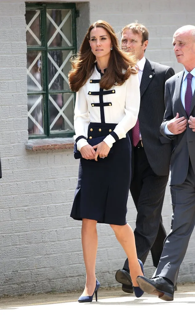 Chọn đồ thanh lịch đến công sở đẹp như công nương Kate Middleton