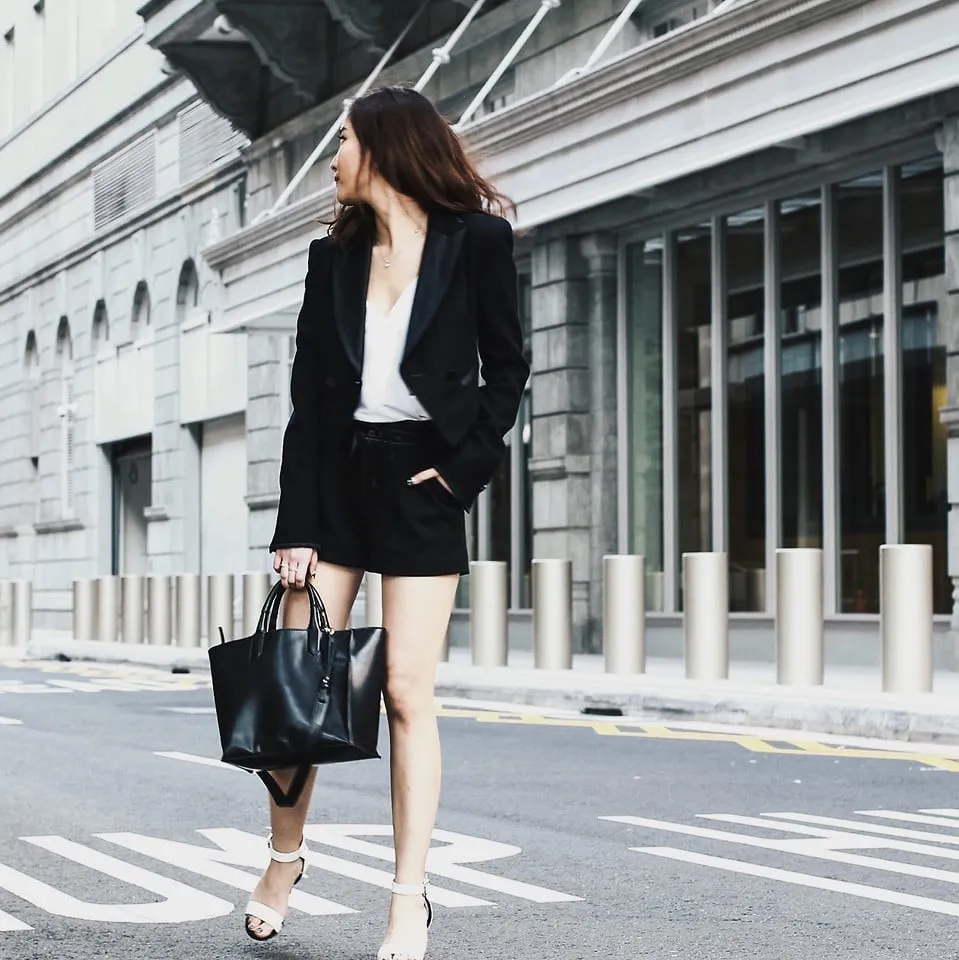 Áo blazer đen thanh lịch, hợp mọi dáng người