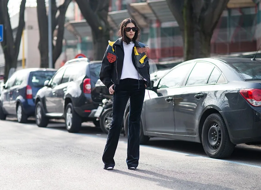 Street style thu đông phong cách với mốt quần ống loe