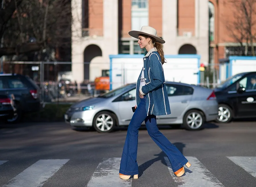 Street style thu đông phong cách với mốt quần ống loe