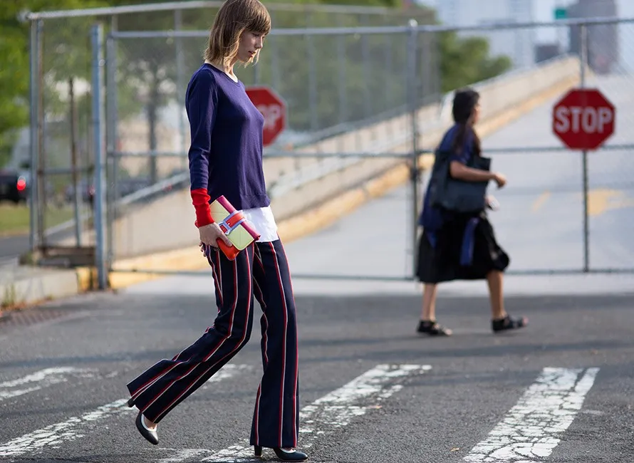 Street style thu đông phong cách với mốt quần ống loe