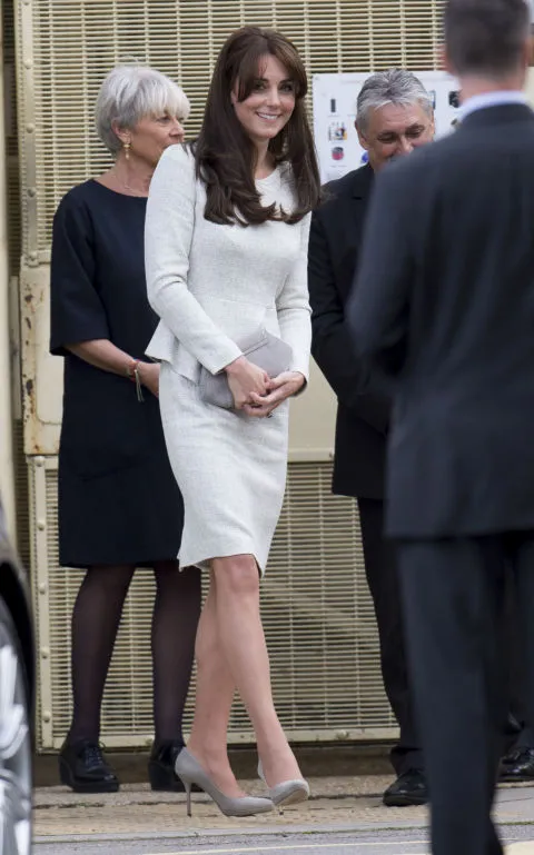 Những mẫu váy liền gợi cảm, thanh lịch của Kate Middleton