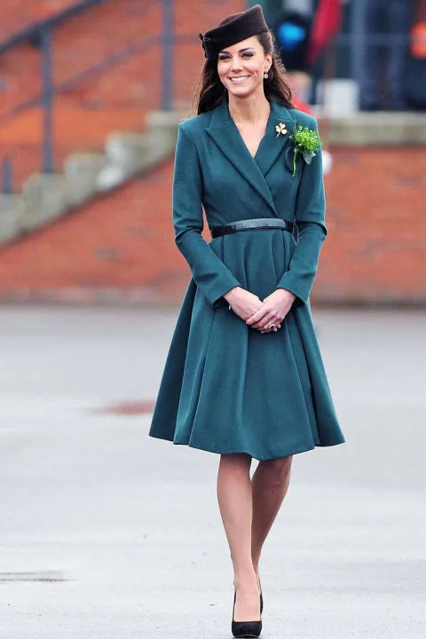 Những mẫu váy liền gợi cảm, thanh lịch của Kate Middleton