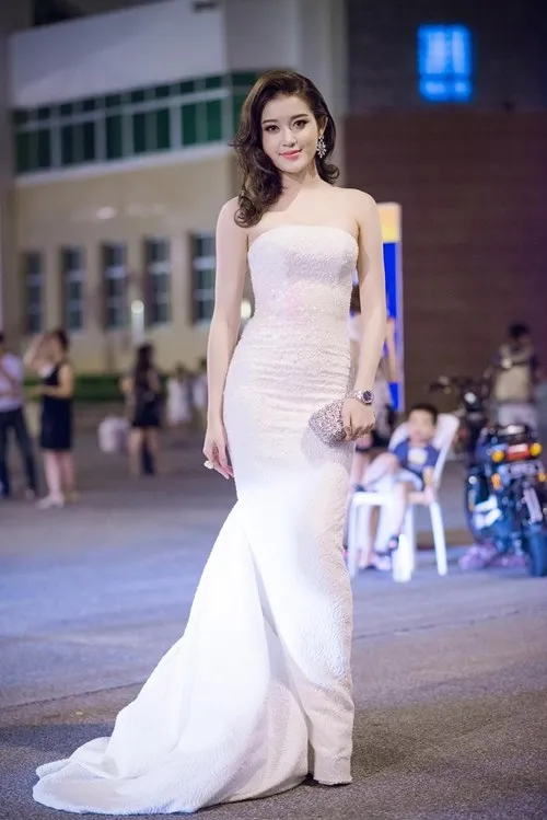 Tứ đại mỹ nhân mặc đẹp, quyến rũ nhất showbiz Việt năm 2015