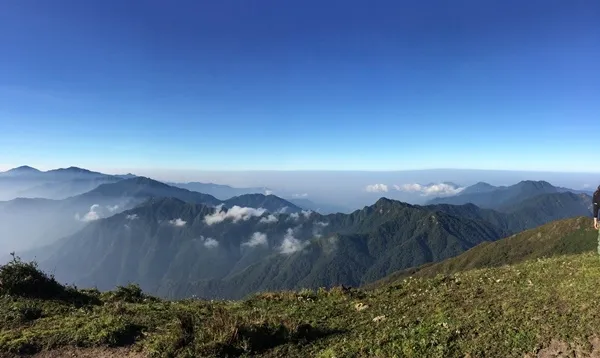 Khung cảnh hùng vĩ trên đình Tà Chì Nhù là phần thưởng cho những ai dám thử thách 