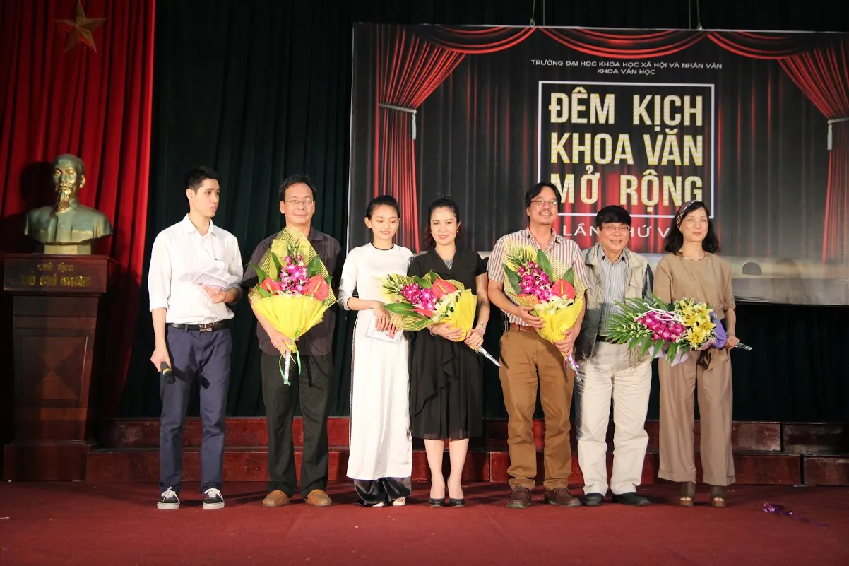 đêm kịch khoa văn mở rộng 6