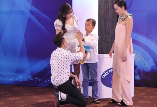 Gia cảnh nghèo của cậu bé hát dân ca gây sốt Vietnam Idol Kids 3