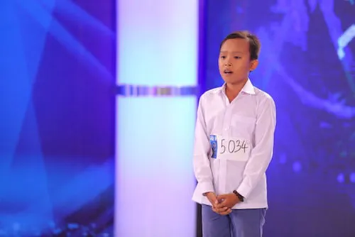 Gia cảnh nghèo của cậu bé hát dân ca gây sốt Vietnam Idol Kids