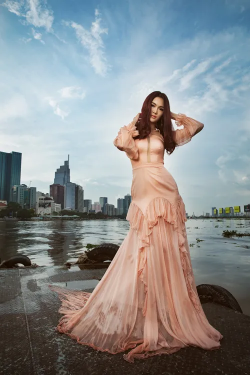 Style sao Việt 15/6: Angela Phương Trinh hở bạo, Diễm My gợi cảm