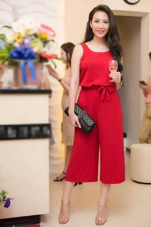 Style sao 27/6: Diệu Ngọc trẻ trung cuốn hút, Kim Tuyến sexy