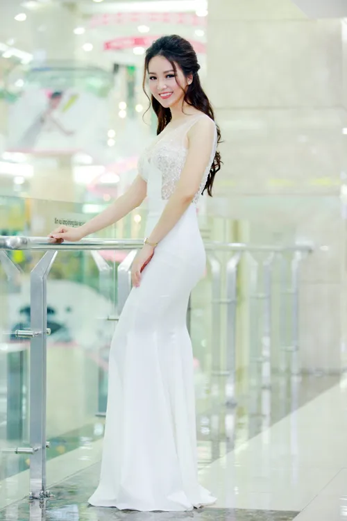 Style sao 27/6: Diệu Ngọc trẻ trung cuốn hút, Kim Tuyến sexy