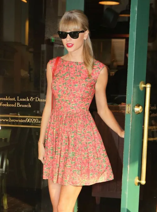 Học hỏi gu thời trang vintage siêu dễ thương của Taylor Swift