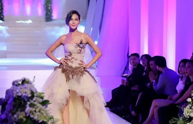 Mai Ngô chê Diệp Linh Châu catwalk như đàn ông mặc váy 