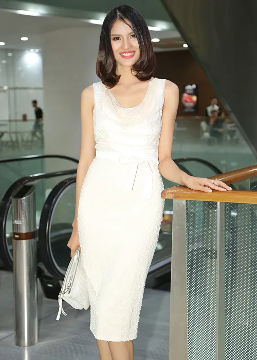 Style sao 23/8: Diễm My 9x xinh như công chúa, Lê Phương gợi cảm