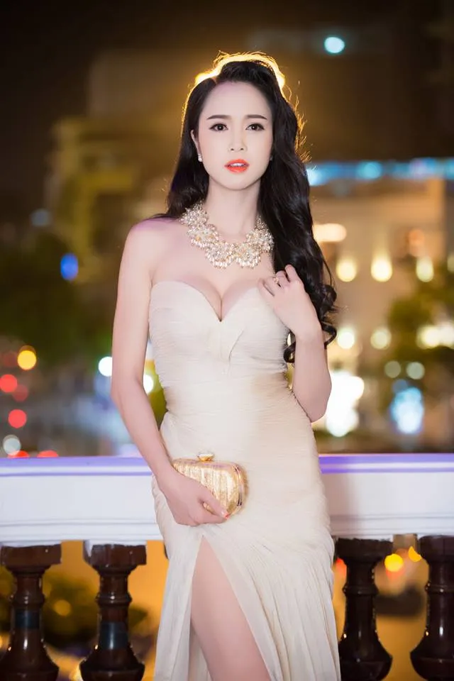 Những mỹ nhân Việt chăm chỉ khoe vòng 1 nhất showbiz Việt