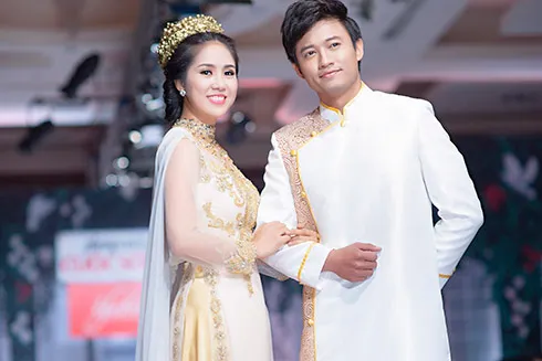 Showbiz Việt 10/1: Hot nhất Phạm Hương, Elly Trần 