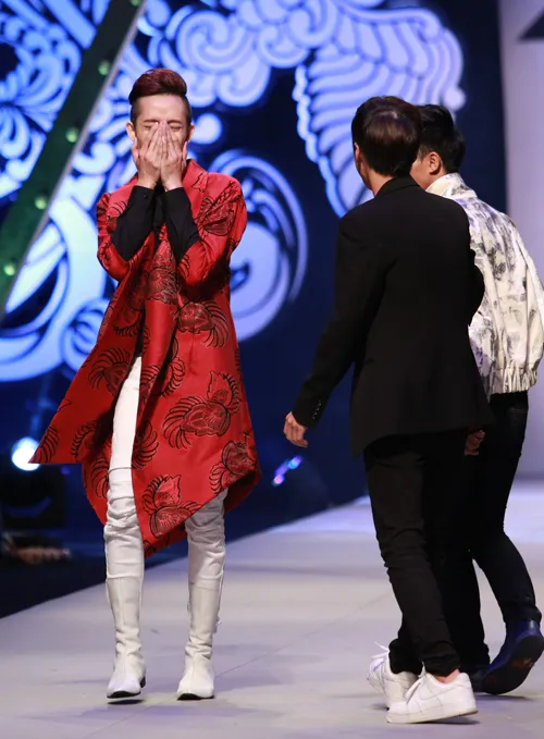 Quán quân Project Runway VietNam mùa 3 Nguyễn Tiến Truyển là ai?