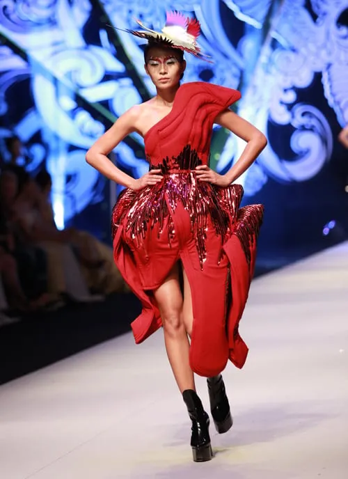 Quán quân Project Runway VietNam mùa 3 Nguyễn Tiến Truyển là ai?