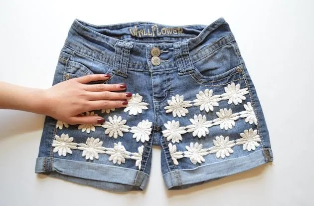 Hô biến quần short jean cũ thành quần mới sành điệu trong tích tắc