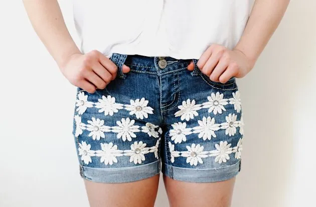 Hô biến quần short jean cũ thành quần mới sành điệu trong tích tắc