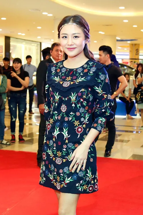 Angela diện 