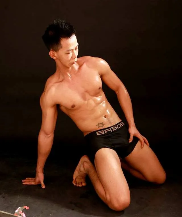 9X Việt bị ung thư vòm họng vẫn có thân hình 6 múi