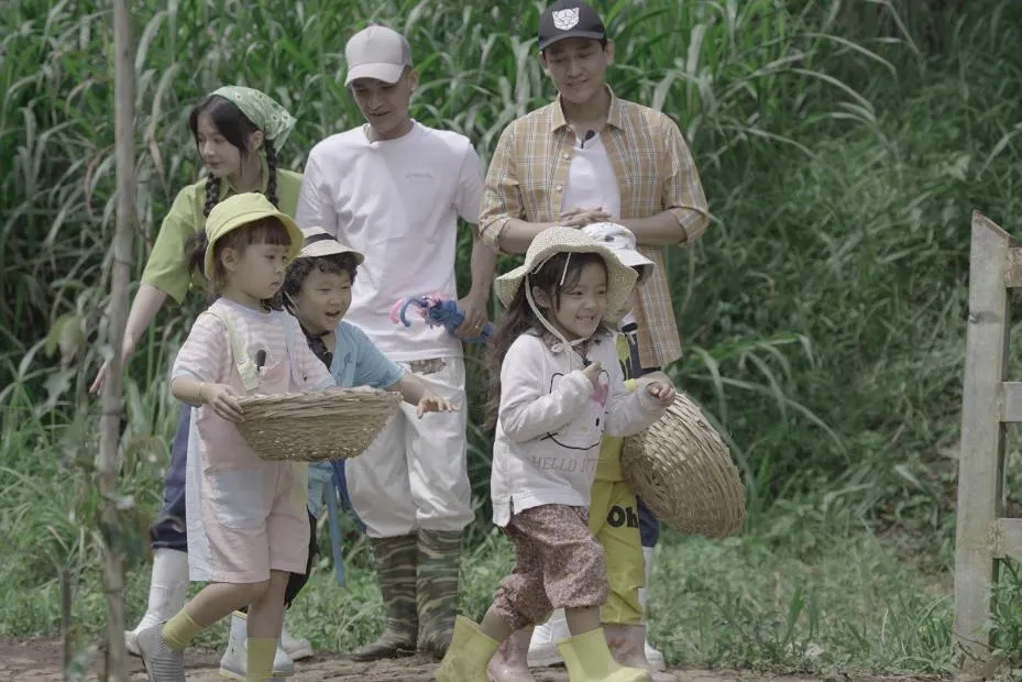 Hứa Vĩ Văn, Mạc Văn Khoa toát mồ hôi vì con gái Tú Vi-3