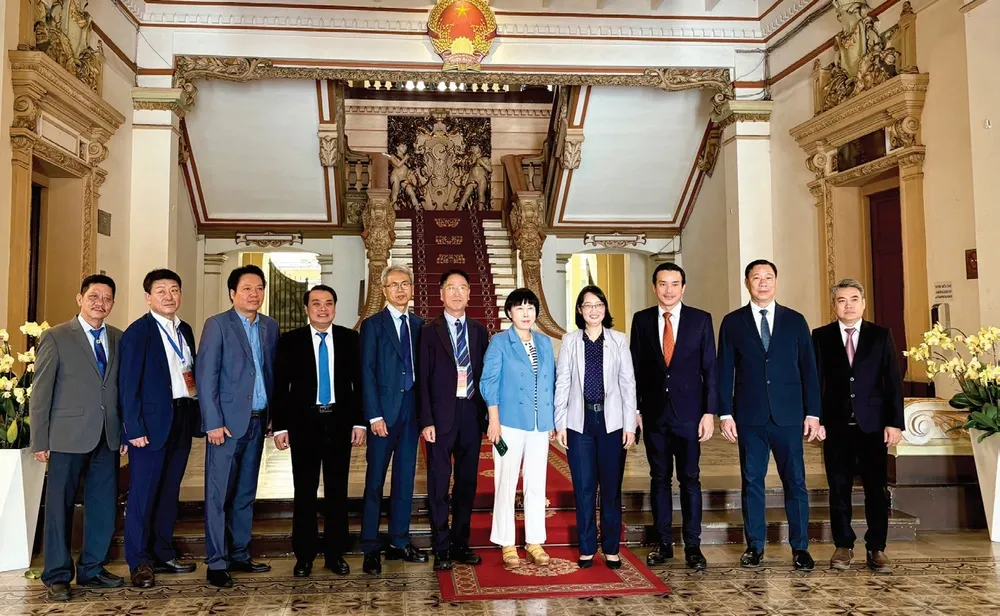 Phong trào võ thuật thành phố Hồ Chí Minh: Từ truyền thống đến hiện đại - ngôi nhà chung của võ thuật Việt Nam - Ảnh 2. Phong trào võ thuật thành phố Hồ Chí Minh: Từ truyền thống đến hiện đại - ngôi nhà chung của võ thuật Việt Nam - Ảnh 2.