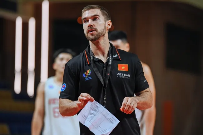 Sa sút phong độ, Võ Kim Bản vẫn là một cầu thủ quan trọng của HLV Matt Van Pelt - Ảnh 2. Sa sút phong độ, Võ Kim Bản vẫn là một cầu thủ quan trọng của HLV Matt Van Pelt - Ảnh 2.