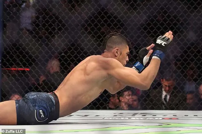 Chiáº¿n binh UFC háº¡ knock-out 36 giÃ¢y: Än má»«ng ngá» ngáº©n, háº­u quáº£ Äau thÆ°Æ¡ng - 1