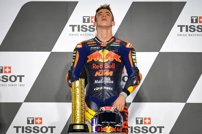 Đua xe MotoGP: Tân binh 16 tuổi lập chiến tích &#34;nghìn năm có một&#34; ở Moto3. - 1