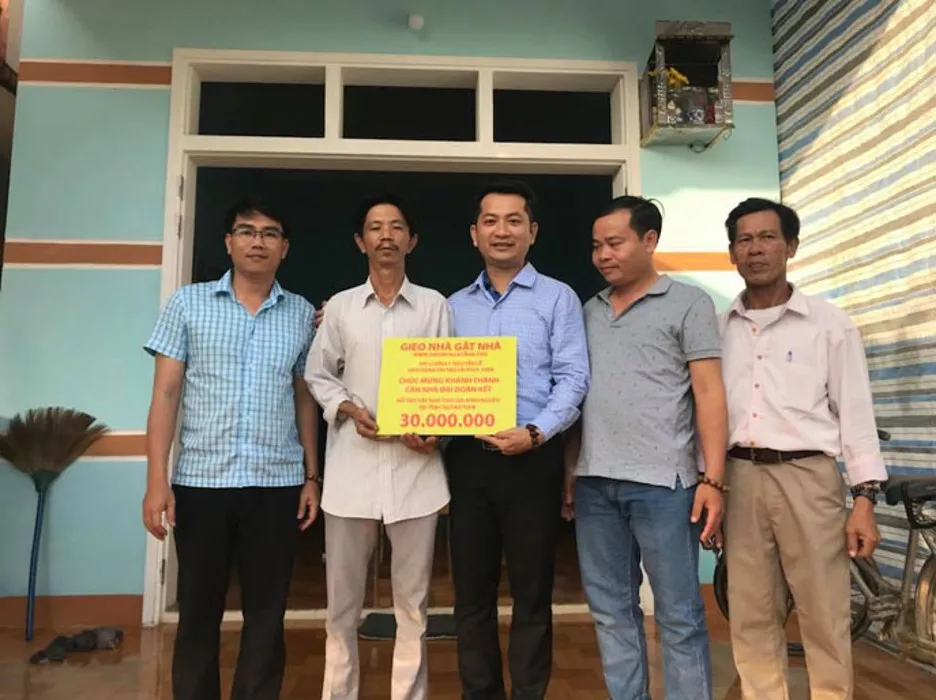 Xuôi dòng sông Thu, mang mái ấm đến người nghèo - Ảnh 4. Xuôi dòng sông Thu, mang mái ấm đến người nghèo - Ảnh 4.