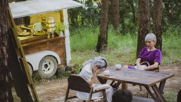 Tóc Tiên hoá “quý bà tài phiệt” trong teaser MV “Like This Like That” - Ảnh 1.
