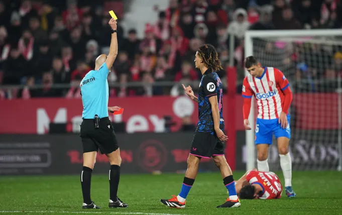 36 minutes & two yellow cards: Hannibal Mejbri struggling to impress at Sevilla - Bóng Đá