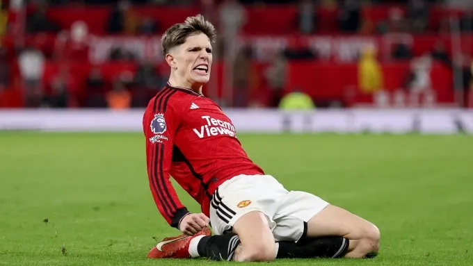 Trẻ hóa là cứu cánh của Erik Ten Hag - Bóng Đá