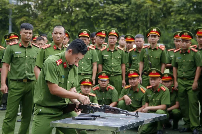 Phần thi tháo lắp súng diễn ra vô cùng sôi động, hấp dẫn