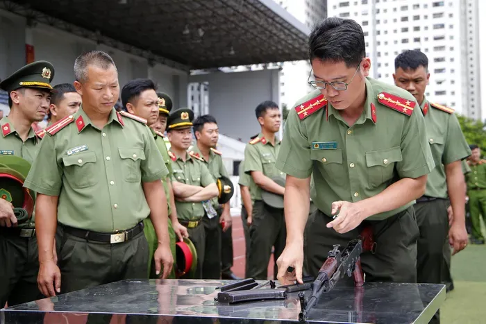 Các đội thi phải thực hiện các quy trình tháo, lắp súng theo quy định trong thời gian nhanh nhất