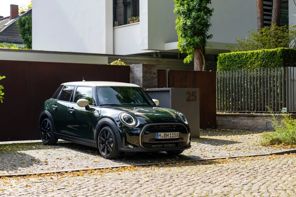 MINI Cooper S 5-Cửa Resolute Edition mới vô cùng độc đáo