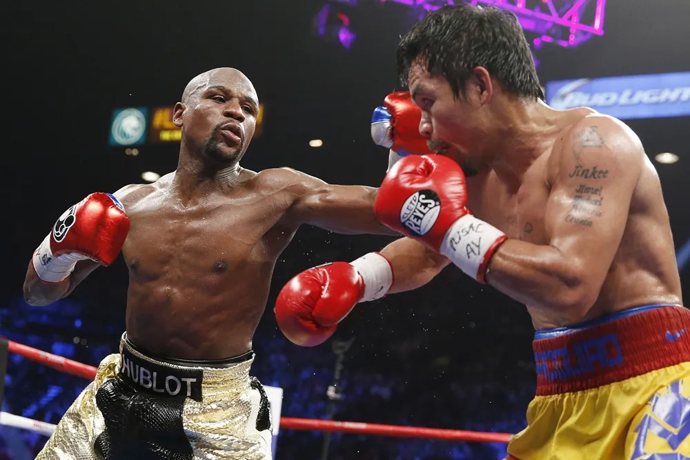 Floyd Mayweather đánh bại Manny Pacquiao trong cuộc chiến vào năm 2015.