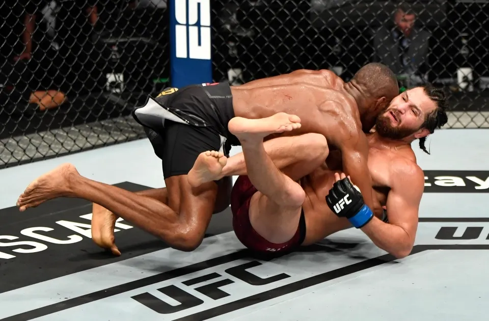 Jorge Masvidal thua tâm phục khẩu phục trước Kamaru Usman.